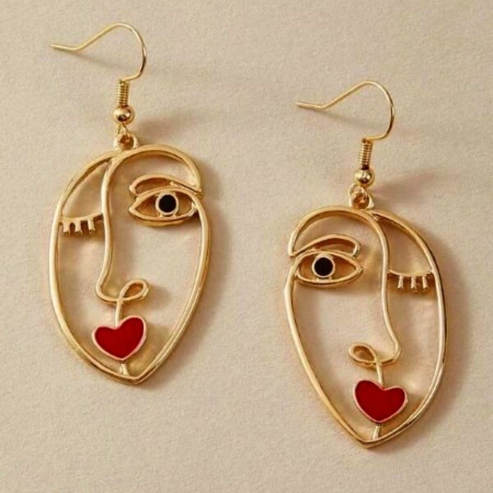 GOLD ABSTRACT FACE DANGLE EARRINGS WITH RED HEART LIPS